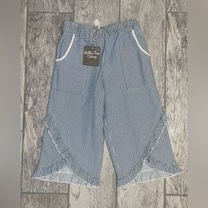 NWT- Matilda Jane size 6 adorable seersucker capri length (or longer) pants